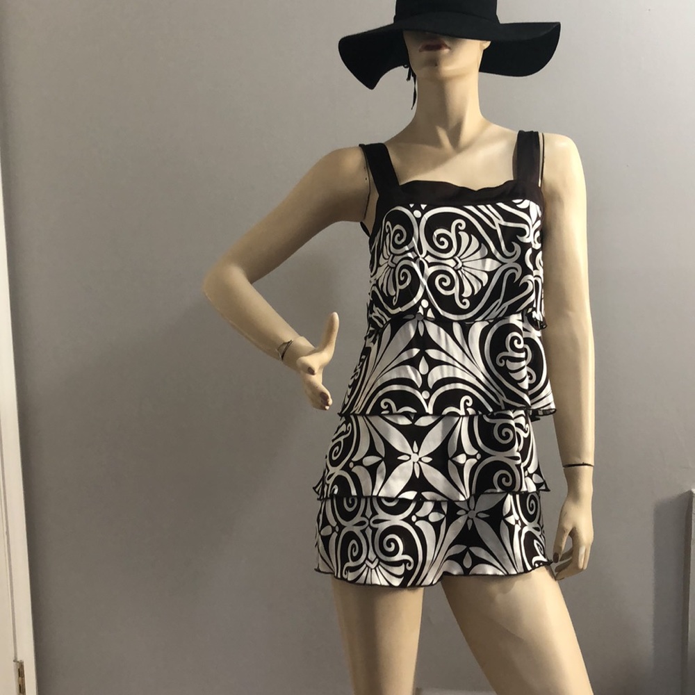 NWT.BEBE TIERED YANA K Top. Dress, Size XS. Color City Brown and White.